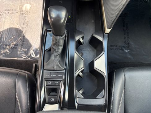 Used 2025 Toyota Camry SE FWD image 23