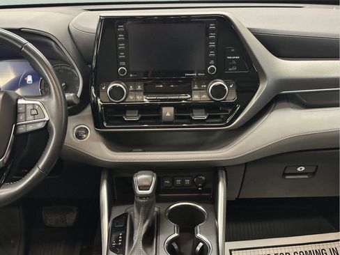 Used 2021 Toyota Highlander XLE image 32