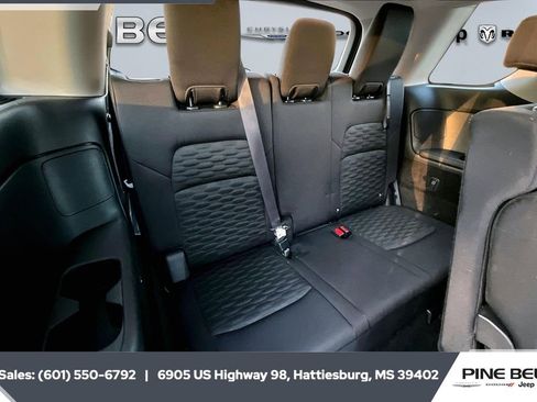 Used 2022 Nissan Pathfinder SV image 21