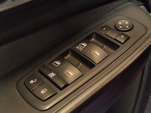 Used 2017 Jeep Cherokee Sport image 27