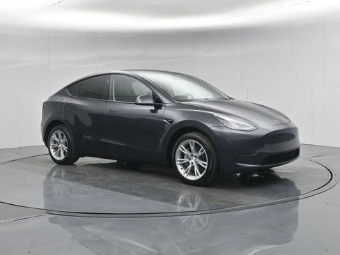 Used 2024 Tesla Model Y Long Range image 22