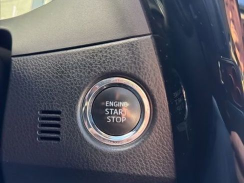 Used 2018 Toyota Corolla SE w/ SE Premium Package image 28