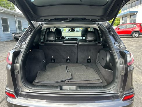 Used 2019 Jeep Cherokee Overland w/ Technology Group AWD/4WD image 24