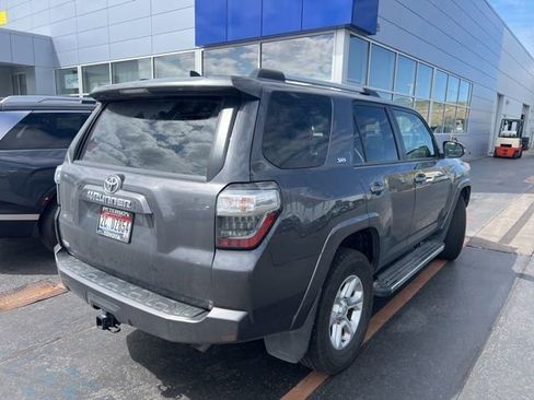 Used 2020 Toyota 4Runner SR5 Premium w/ Moonroof Package AWD/4WD image 4