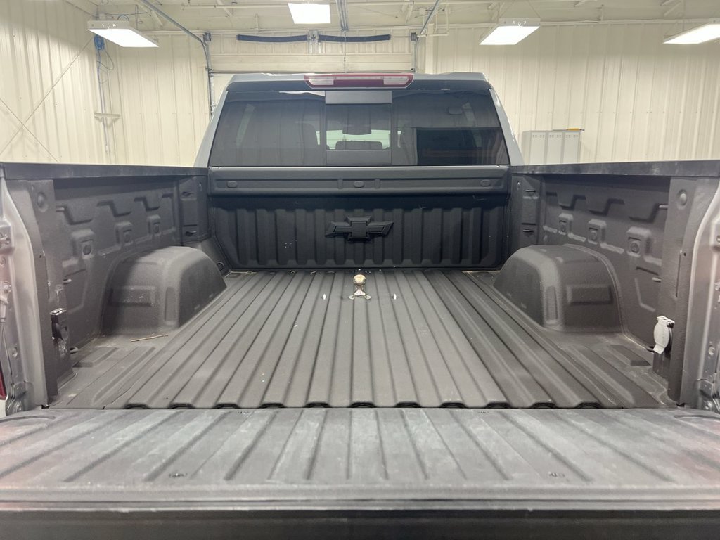 Used 2022 Chevrolet Silverado 1500 LTZ AWD/4WD image 23