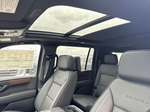 New 2026 GMC Yukon XL Denali w/ Denali Reserve Package AWD/4WD image 22
