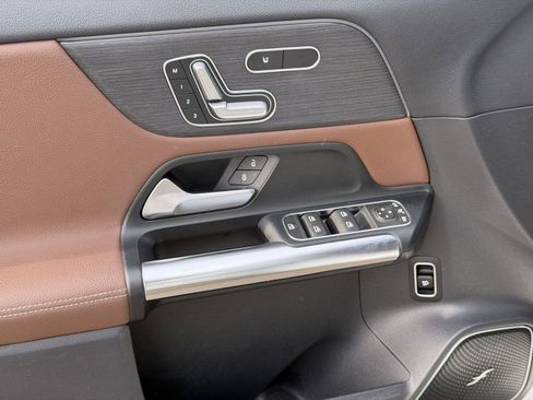 Used 2021 Mercedes-Benz GLA 250 4MATIC image 11