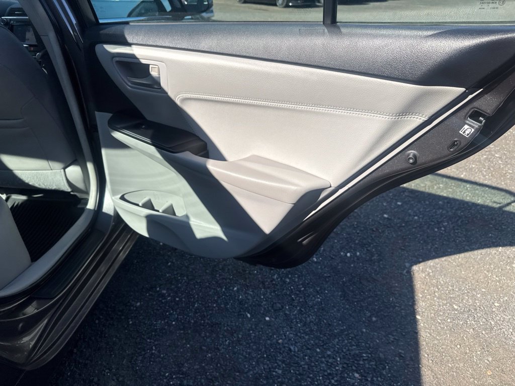 Used 2015 Toyota Camry XLE w/ Moonroof Package FWD image 36