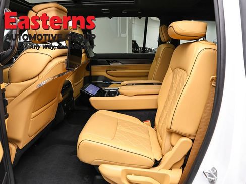 Used 2025 Jeep Grand Wagoneer Series III w/ Rear Seat Video Group 1 AWD/4WD image 22