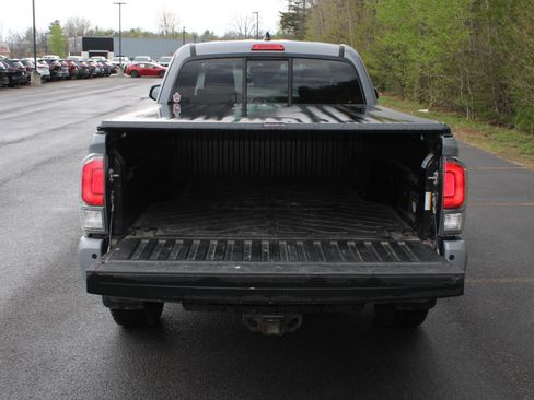 Used 2021 Toyota Tacoma TRD Off-Road w/ TRD Premium Off Road Package AWD/4WD image 7