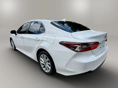 Used 2022 Toyota Camry LE FWD image 4