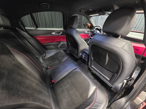 Used 2017 Alfa Romeo Giulia Quadrifoglio image 43