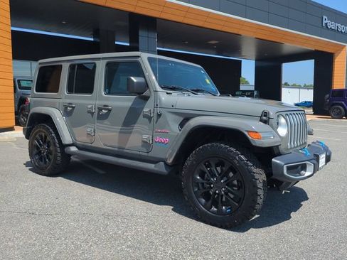Used 2022 Jeep Wrangler Unlimited Sahara w/ Cold Weather Group AWD/4WD image 2