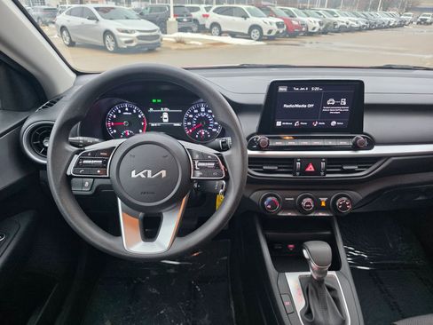 Used 2024 Kia Forte LXS w/ LXS Technology Package image 11