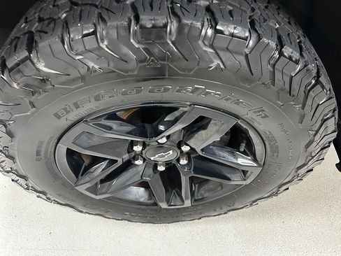 Used 2019 Chevrolet Silverado 1500 LT Trail Boss w/ Convenience Package AWD/4WD image 10