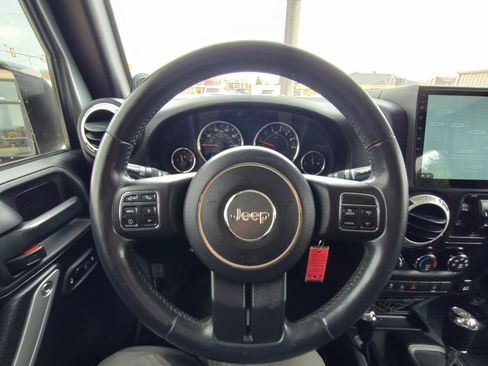Used 2014 Jeep Wrangler Unlimited Sahara w/ Max Tow Package AWD/4WD image 22