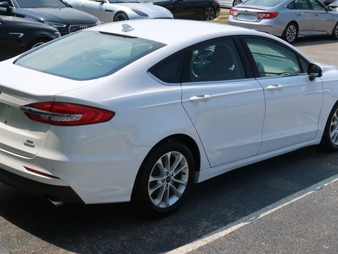 Used 2019 Ford Fusion SE FWD image 12