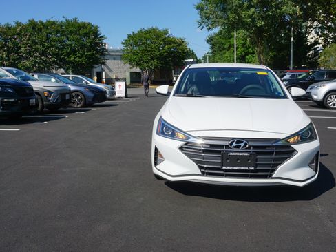 Used 2020 Hyundai Elantra SEL w/ Cargo Package (C1) FWD image 2