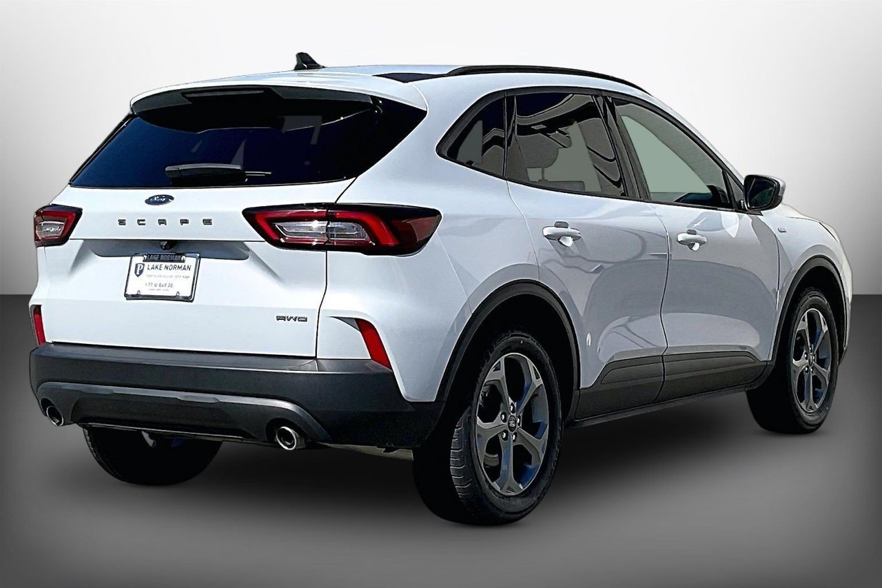 Used 2025 Ford Escape ST-Line Select AWD/4WD image 8