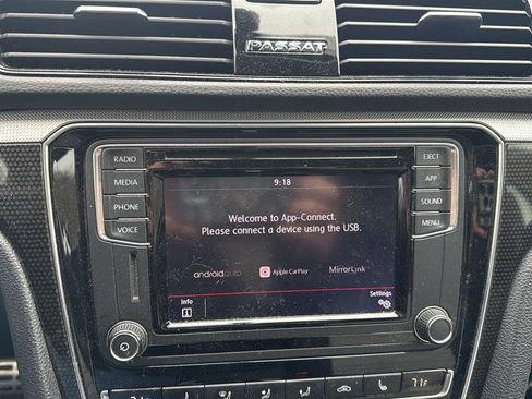 Used 2018 Volkswagen Passat 3.6 image 6