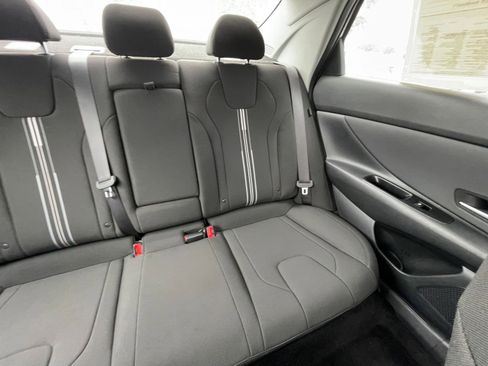 Used 2025 Hyundai Elantra SEL image 37