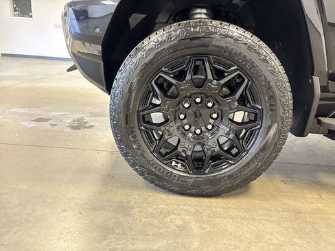 New 2025 GMC Hummer EV 2X image 8