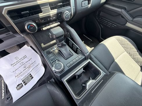 Certified 2024 Toyota Tacoma SR5 AWD/4WD image 10