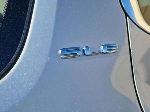 Used 2020 GMC Acadia SLE image 12