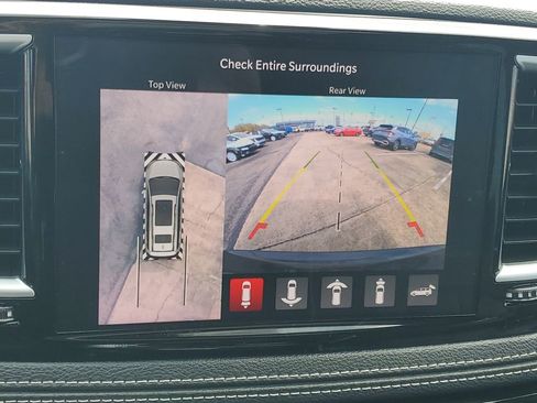 Used 2024 Chrysler Pacifica Premium image 18