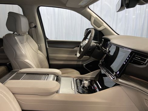 Used 2024 Jeep Wagoneer Series II w/ Flexible Seating Group image 54