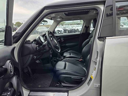 Used 2016 MINI Cooper S image 9