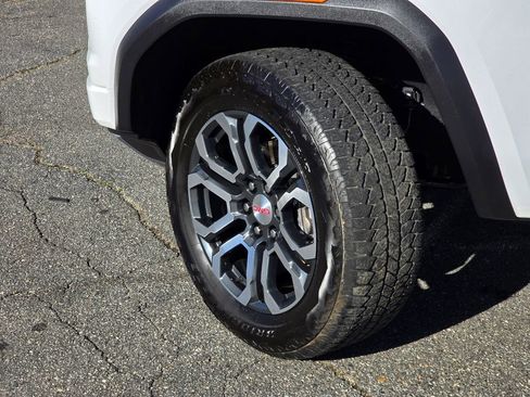 Used 2024 GMC Canyon AT4 w/ AT4 Premium Package image 26