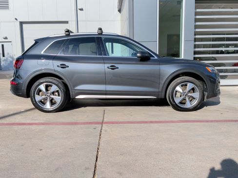 Certified 2023 Audi Q5 2.0T Premium w/ Convenience Package image 11