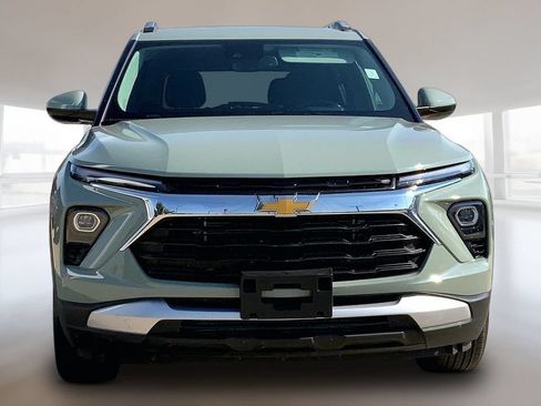 Used 2026 Chevrolet TrailBlazer LT w/ Convenience Package FWD image 3