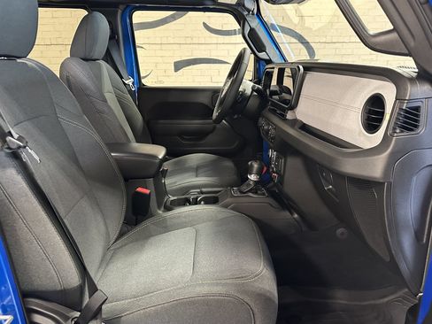 Used 2024 Jeep Wrangler Unlimited AWD/4WD image 22