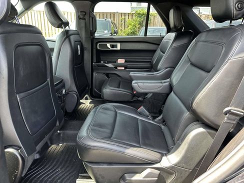 Used 2020 Ford Explorer XLT w/ Equipment Group 202A AWD/4WD image 23