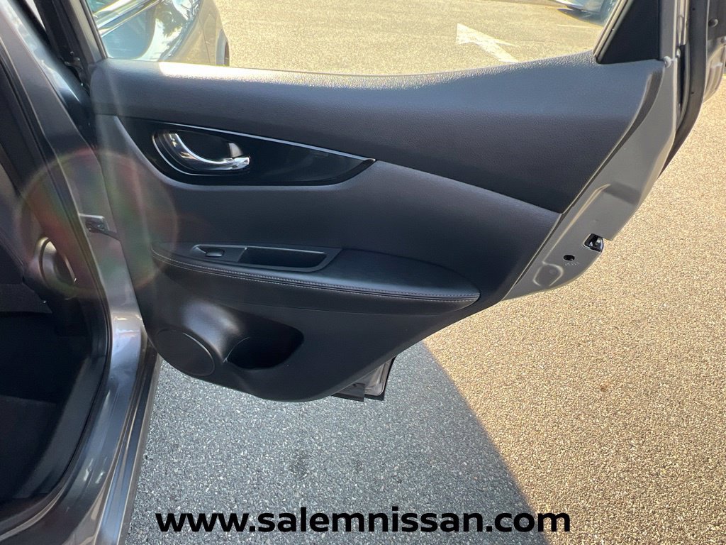 Used 2021 Nissan Rogue Sport SV AWD/4WD image 22