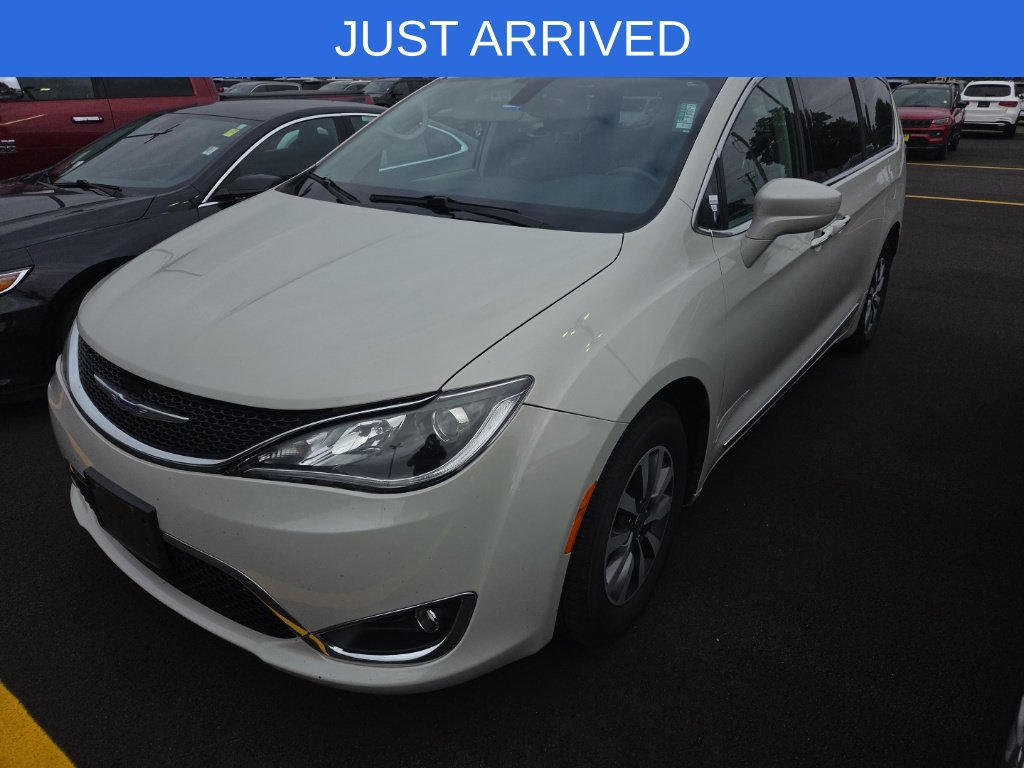 Used 2020 Chrysler Pacifica Touring-L Plus FWD image 1
