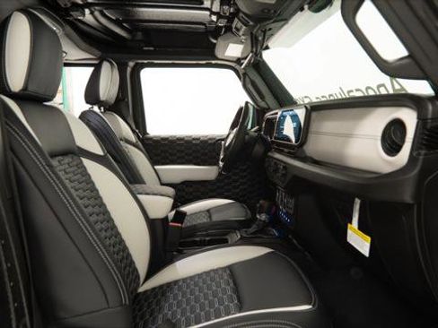 Used 2025 Jeep Gladiator Sport image 45