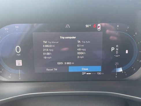 Used 2025 Volvo XC40 B5 Plus AWD/4WD image 18