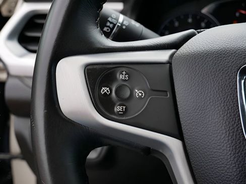 Used 2017 GMC Acadia SLT AWD/4WD image 19
