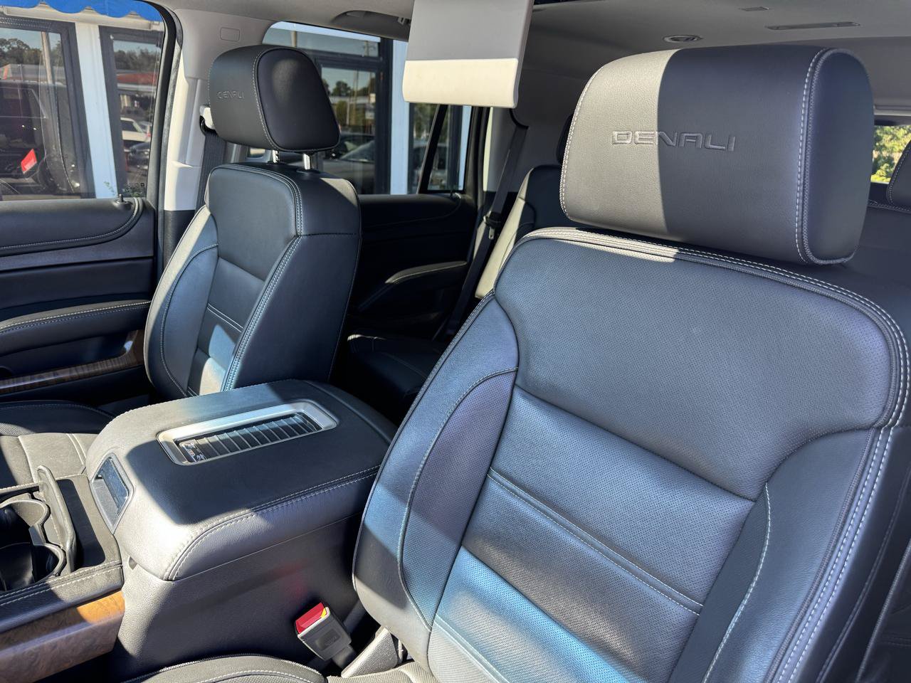 Used 2019 GMC Yukon Denali w/ Denali Ultimate Package AWD/4WD image 13