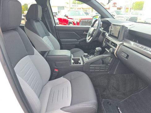 Certified 2025 Toyota Tacoma TRD Sport AWD/4WD image 10