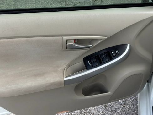 Used 2015 Toyota Prius Two FWD image 12