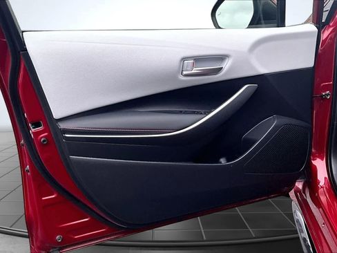 Used 2025 Toyota Corolla SE w/ Convenience Package image 28