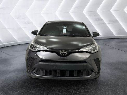 Used 2020 Toyota C-HR XLE FWD image 2