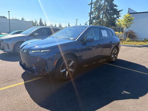 Used 2024 BMW iX xDrive50 w/ Sport Package AWD/4WD image 2