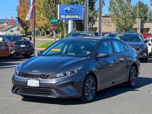 Used 2023 Kia Forte LXS image 9