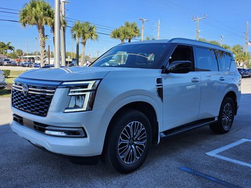 Used 2025 Nissan Armada SL w/ Captain's Chari Seat Package image 11