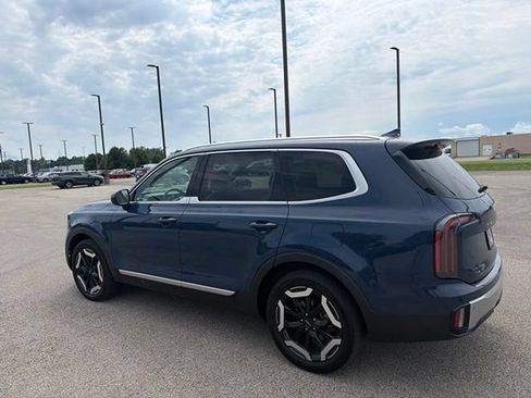 Used 2023 Kia Telluride EX w/ EX Captain's Chair Package AWD/4WD image 17